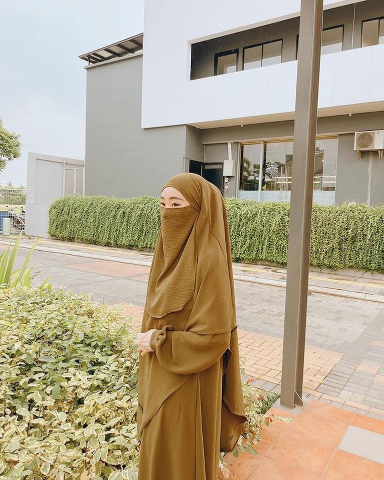 Pesona Larissa Chou Saat Tampil Pakai Cadar Pesona Larissa Chou Saat Tampil Pakai Cadar