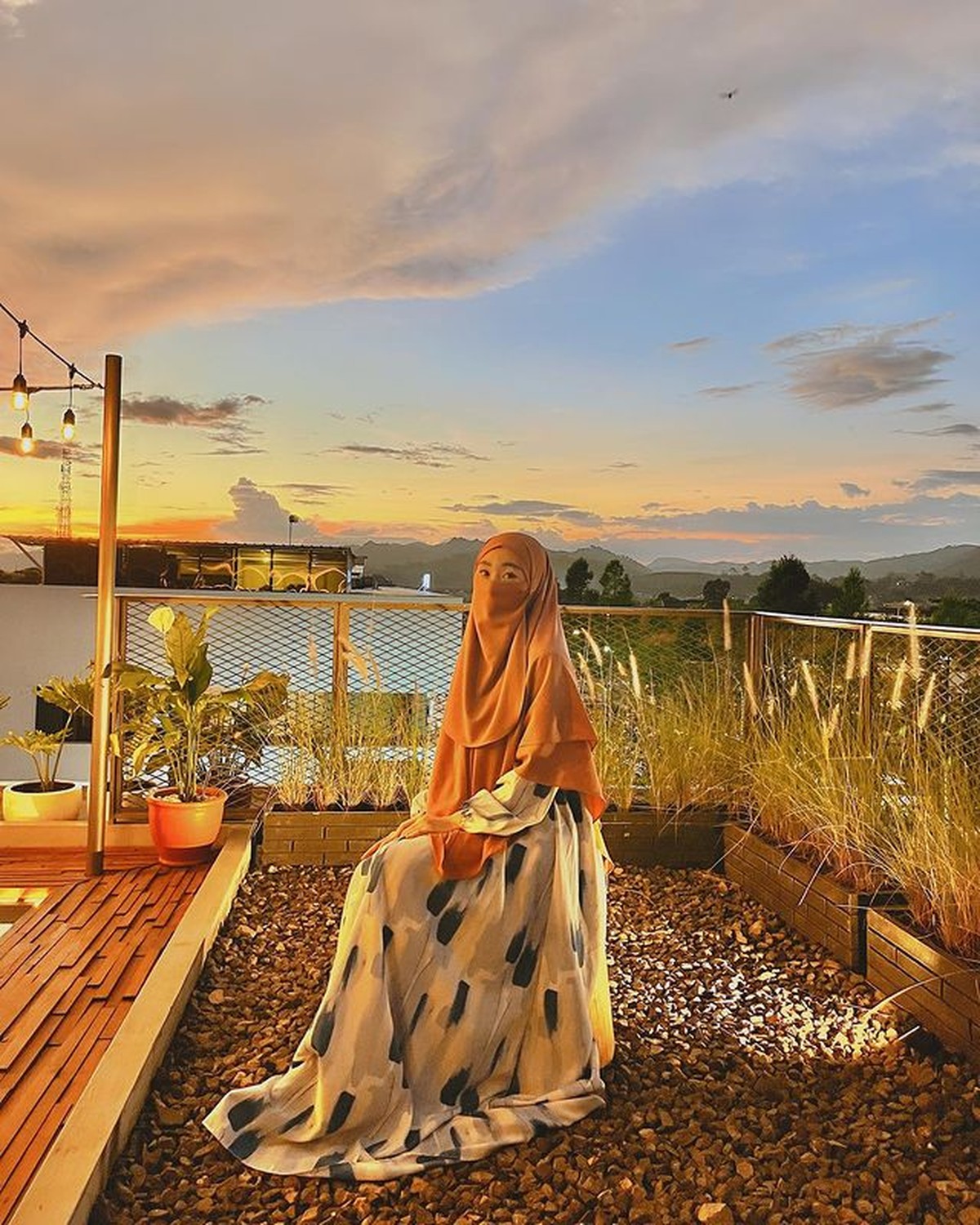 Pesona Larissa Chou Saat Tampil Pakai Cadar