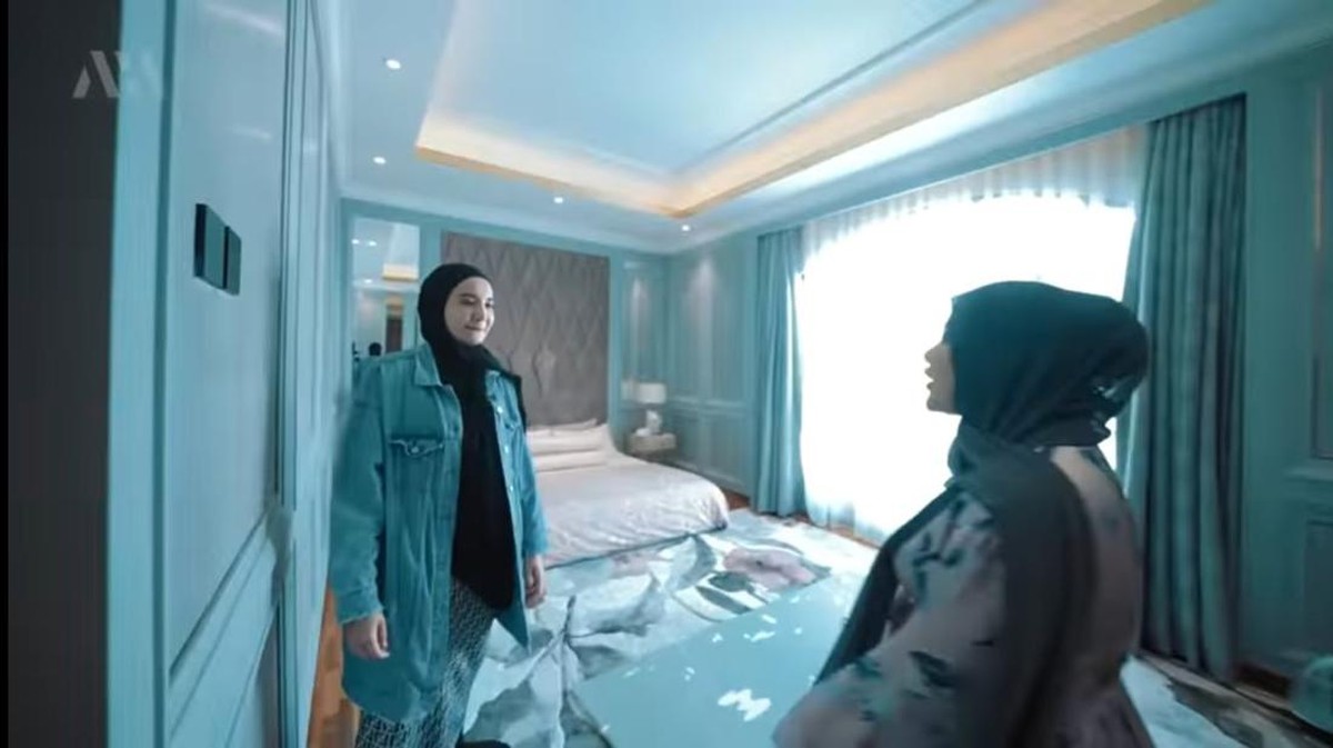 Kabar tak menyenangkan datang dari Irwansyah&comma; rumah mewahnya jadi jaminan dan akan dilelang karena ulah sang adik&period; Yuk intip potretnya&excl;