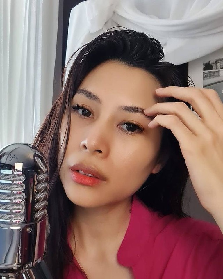 Potret Terbaru Anya Dwinov Anya Dwinov aktris hits era 90-an membuat pengakuan mengejutkan tak ingin memiliki anak. Yuk intip potret terbarunya!