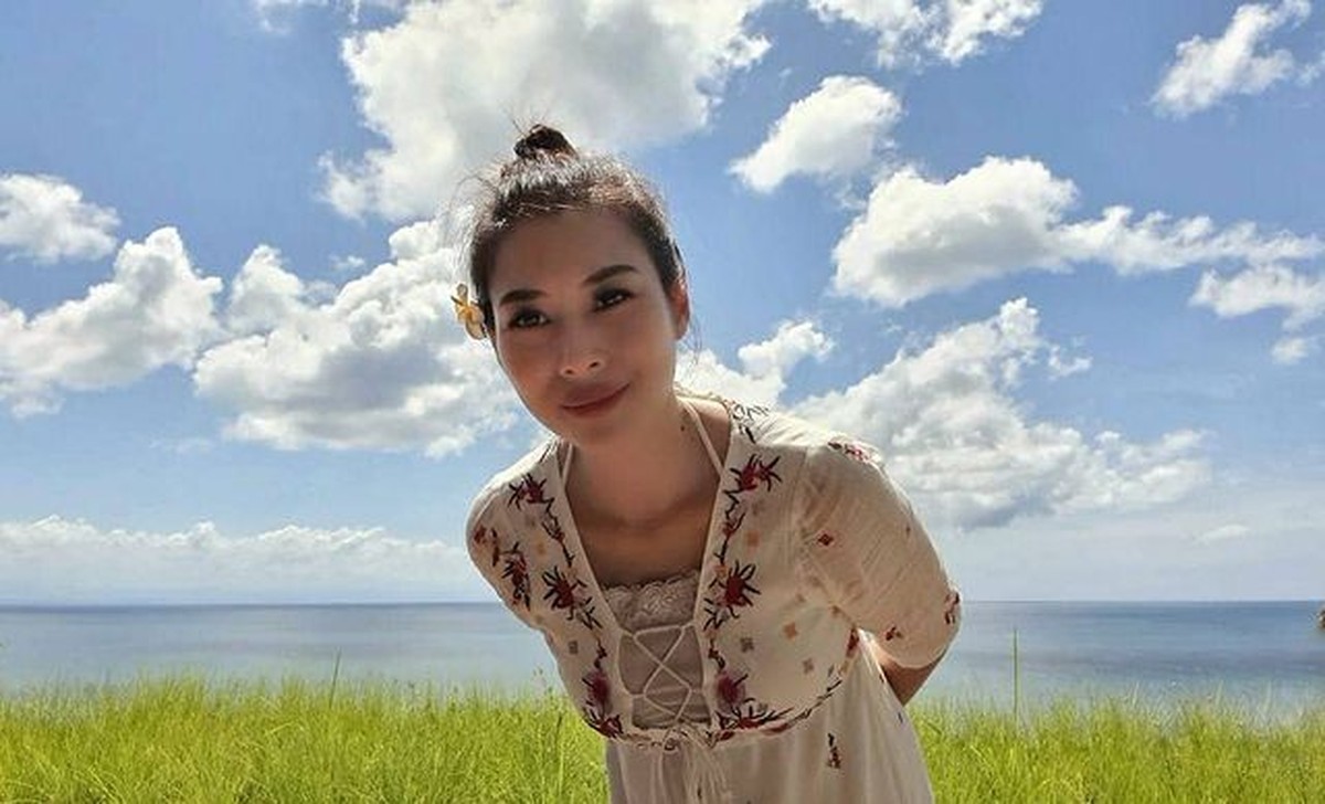 Anya Dwinov aktris hits era 90-an membuat pengakuan mengejutkan tak ingin memiliki anak&period; Yuk intip potret terbarunya&excl;