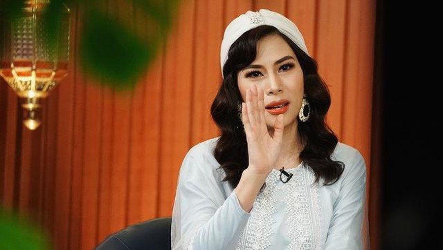 Potret Terbaru Anya Dwinov Anya Dwinov aktris hits era 90-an membuat pengakuan mengejutkan tak ingin memiliki anak. Yuk intip potret terbarunya!