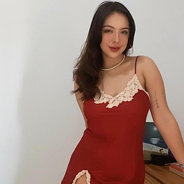 Sosok Sarah Louise Pacar Adik Bibi yang Kena Tegur karena Seksi