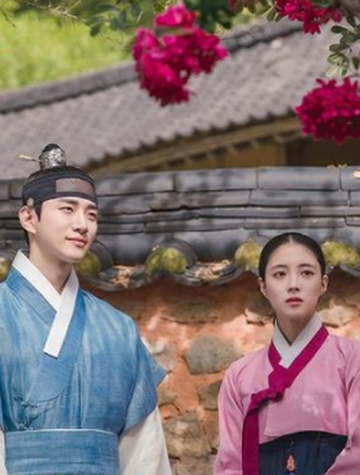 Tahun 2021, Lee Se Young kembali memerankan drama kolosal berjudul The Red Sleeve, bersama Junho 2PM atau Lee Jun Ho. Drama ini sangat sukses dan memperoleh rating yang tinggi hingga 2 digit, lho./ foto: instagram.com/seyoung_10