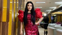 <p>Sebelum terjun ke dunia tarik suara, Titi DJ mengikuti ajang model Miss World. Enggak heran kalau penampilannya selalu terlihat menawan, ya? (Foto: Instagram @ti2dj)</p>