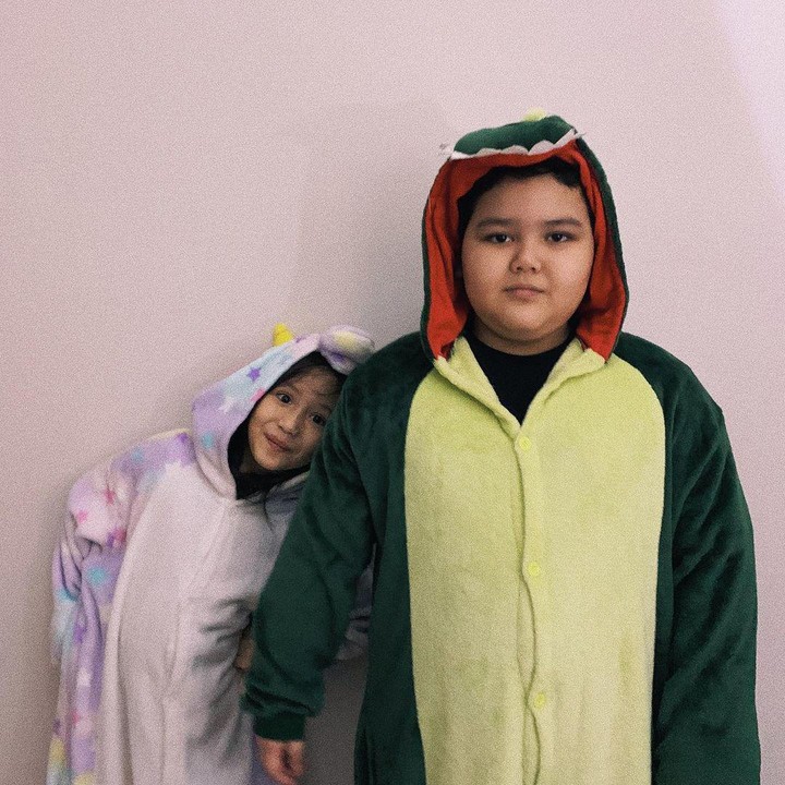 <p>Kepergian Laura Anna meninggalkan duka bagi sahabat dan keluarga, termasuk dua adiknya yang masih kecil. Dua adik Laura ini adalah Janos dan Petra. (Foto: Instagram @gretairn)</p>