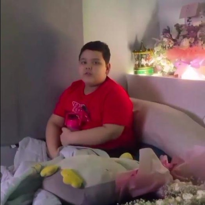 <p>Selepas Laura Anna meninggal dunia, Janos dan Petra masih kangen dengan sang kakak. Menurut kakak Laura, Greta Irene, dua adiknya itu masih sering tidur di kamar Laura karena kangen. (Foto: Instagram @gretairn)</p>