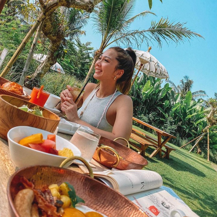 <p>Selain olahraga, Andrea Dian juga tak lupa perhatikan pola makan dan jenis makanan yang diasup. Untuk menjaga tubuhnya tetap fit, makanan sehat juga menjadi kuncinya. (Foto: Instagram @andreadianbimo)</p>