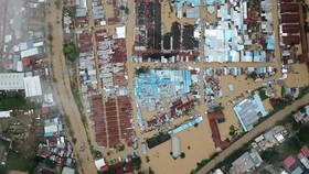 FOTO: Banjir Jayapura, 6 Orang Meninggal