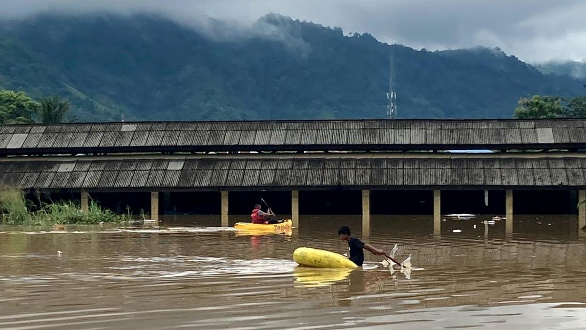 FOTO: Banjir Jayapura, 6 Orang Meninggal