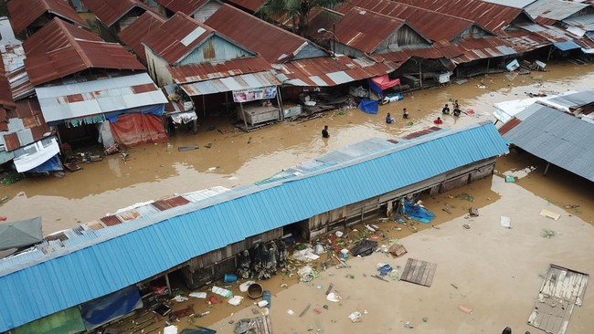 PLN mengklaim telah memulihkan 290 gardu listrik dari total 297 yang terdampak banjir di Jayapura, Papua, hingga Minggu (9/1), pukul 19.00 WIT.