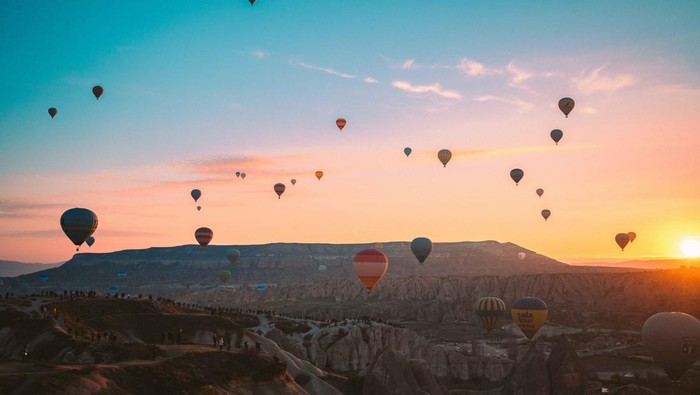 Lebih Terjangkau, 3 Wisata Balon Udara di Indonesia Ini Nggak Kalah Cantik dari Cappadocia!