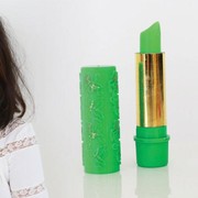 Harganya Cuma Rp7 Ribuan, Ini 4 Cara Mudah Mengenali Perbedaan Lipstik Arab Asli vs Palsu!