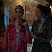 Makin Stylish, Simak Deretan Busana Paling Mencuri Perhatian di Episode 5 'Emily in Paris'