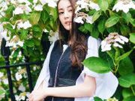 9 Potret Dilraba Dilmurat, Artis Keturunan Uyghur yang Masuk 100 Wanita Tercantik Dunia