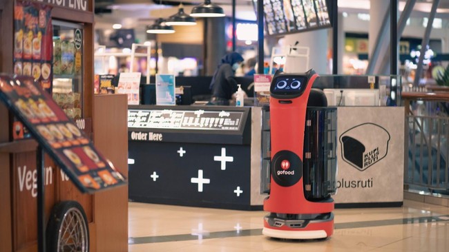 GoFood mempelopori pemanfaatan robot otomatis untuk mendukung proses operasional pemesanan makanan pada fitur Order Sekaligus.