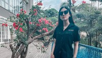 <p>Kartika Dewi sekarang menjabat sebagai Sales Department Head di Trans7. Beberapa waktu lalu, videonya yang sedang bekerja pun viral di media sosial. (Foto: Instagram @kartikadewi20)</p>