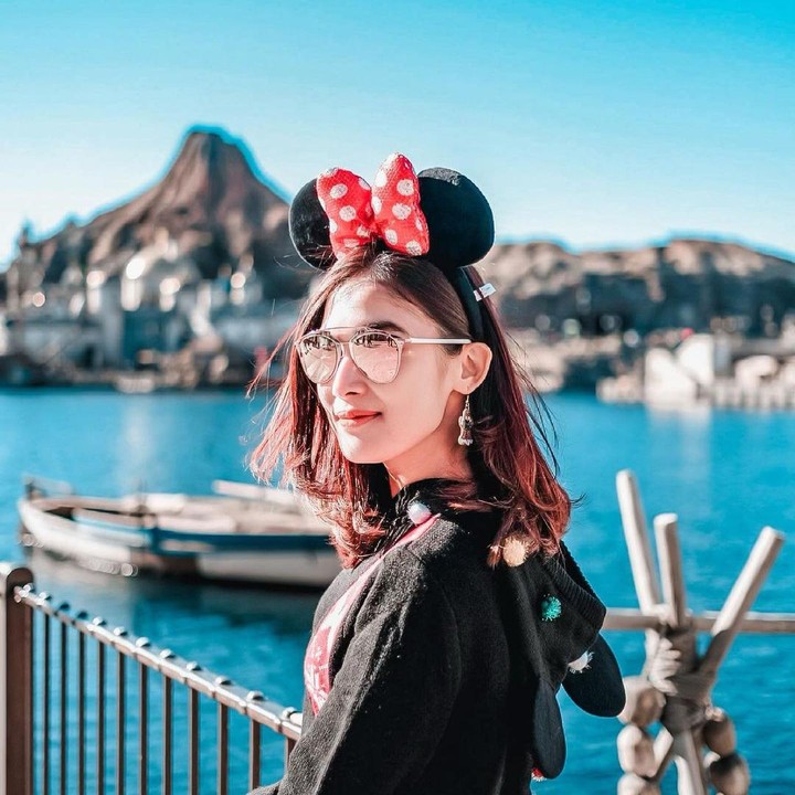 <p>Soal karier pun, Kartika Dewi tak kalah sukses seperti kakaknya, lho. Banyak yang kagum dengan profesi yang dijabatnya saat ini. (Foto: Instagram @kartikadewi20)</p>