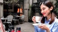 <p>Netizen juga ungkap kagum dan takjub padanya. Ini karena dirinya tak hanya cantik seperti sang kakak, namun turut berprestasi hingga bisa mendapatkan pekerjaan dengan jabatan tersebut. (Foto: Instagram @kartikadewi20)</p>