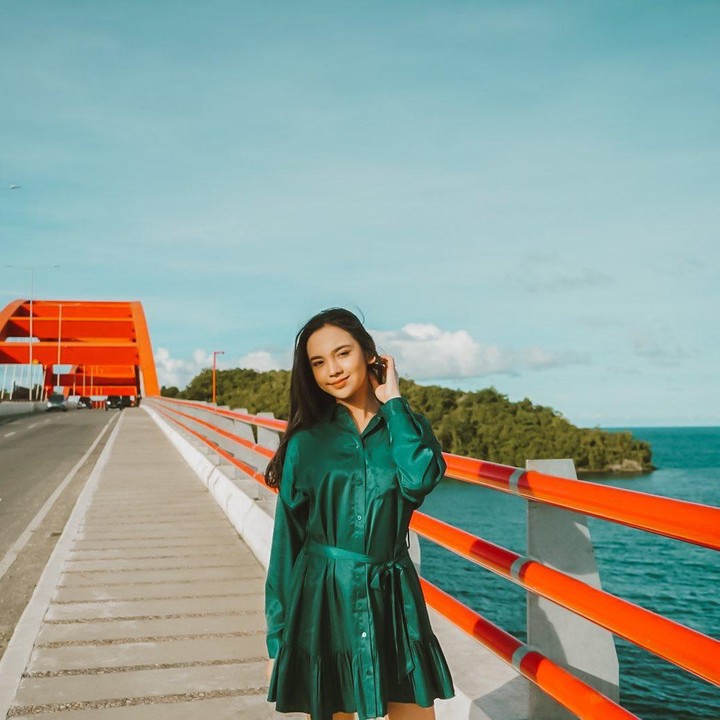 <p>Dinobatkan sebagai salah satu wanita tercantik di dunia, Lyodra Ginting terlihat sangat sederhana di kehidupan sehari-hari. Ia lebih sering tampil mengenakan busana simpel. (Foto: Instagram: @lyodraofficial)</p>