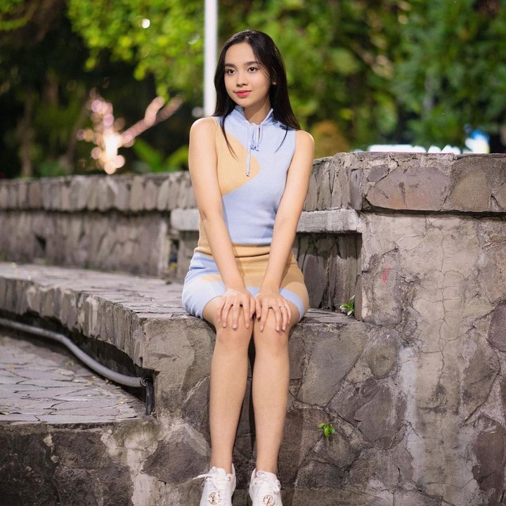 <p>Lyodra Ginting juga sangat terkenal di media sosial. Ia telah mengantongi hampir 2 juta pengikut. Keren nih, Lyodra! (Foto: Instagram: @lyodraofficial)</p>