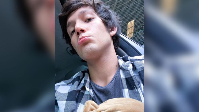 Polisi menangkap artis sinetron Naufal Samudra terkait kasus narkoba. Belum diketahui jenis narkoba yang diamankan oleh petugas.
