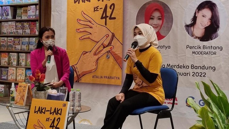 Peluncuran Novel Laki-laki Ke-42  oleh Atalia Praratya