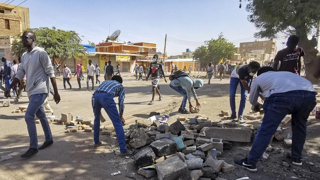 FOTO: Demo Protes Kudeta Sudan Kembali Rusuh, 3 Tewas