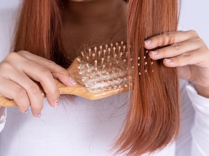 4 Tips Cegah Rambut Rontok pada Ibu Menyusui, Hindari Stres ya Bun