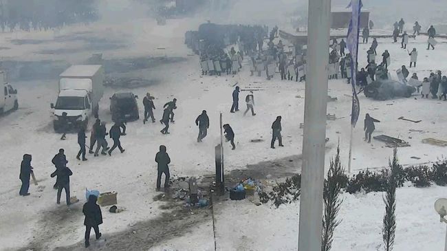 Kazakhstan Tahan Eks Kepala Keamanan Atas Dugaan Pengkhianatan Pasukan keamanan berhasil kembali menguasai jalan di kota Almaty pada Jumat (7/1) setelah kerusuhan yang berlangsung berhari-hari.