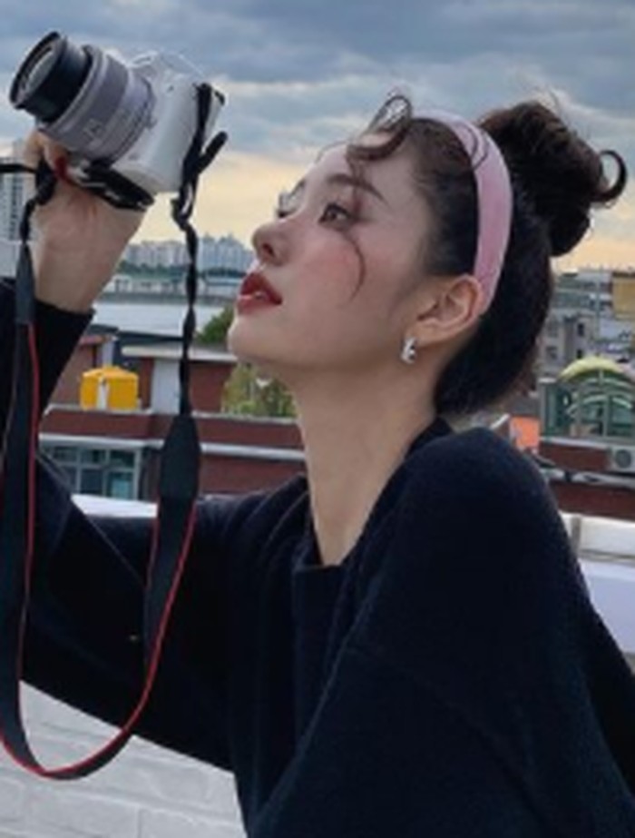 Sebelum menjadi seorang Selebgram atau Influencer, ia mengawali karier sebagai seorang YouTuber, Beauties. Tidak hanya di Korea, nama Song Jia juga sangat populer di negara Cina./ Foto: instagramcom/dear.zia