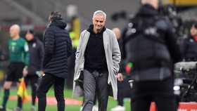 Momen Mourinho Selamatkan Roma dari 3 Kartu Merah Lawan Milan