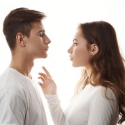 Benarkah Menjalin Hubungan Jarak Jauh atau LDR Itu Susah? Ini Fakta dan Tipsnya Biar Awet!
