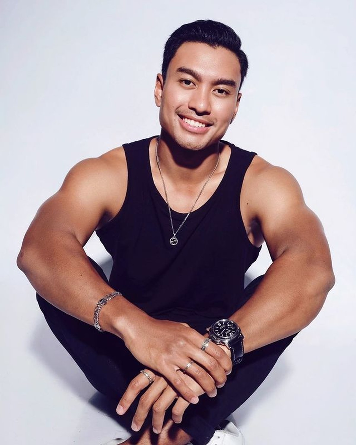 Fuji adik mendiang Bibi Adriansyah menjadi sorotan&comma; kini ia dijodohkan dengan Austin Alexander&period; Yuk intip potretnya&excl;