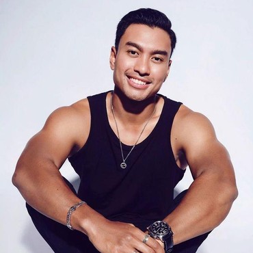 7 Potret Austin Alexander 'Saingan' Thariq Halilintar demi Cinta Fuji