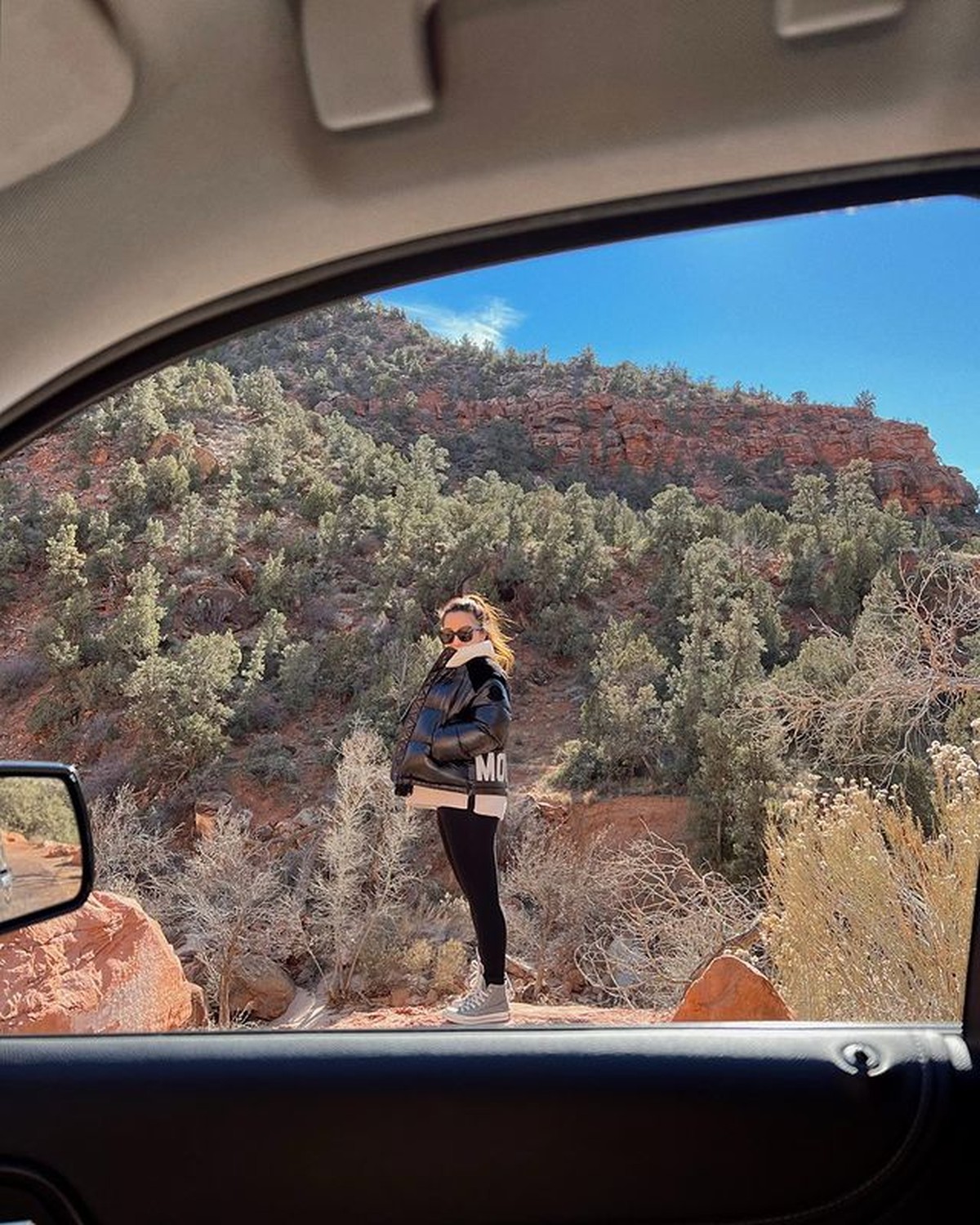 Nikita Willy dan Indra Priawan tengah menikmati babymoon di Amerika&comma; nonton konser Bruno Mars&period; Yuk intip&excl;