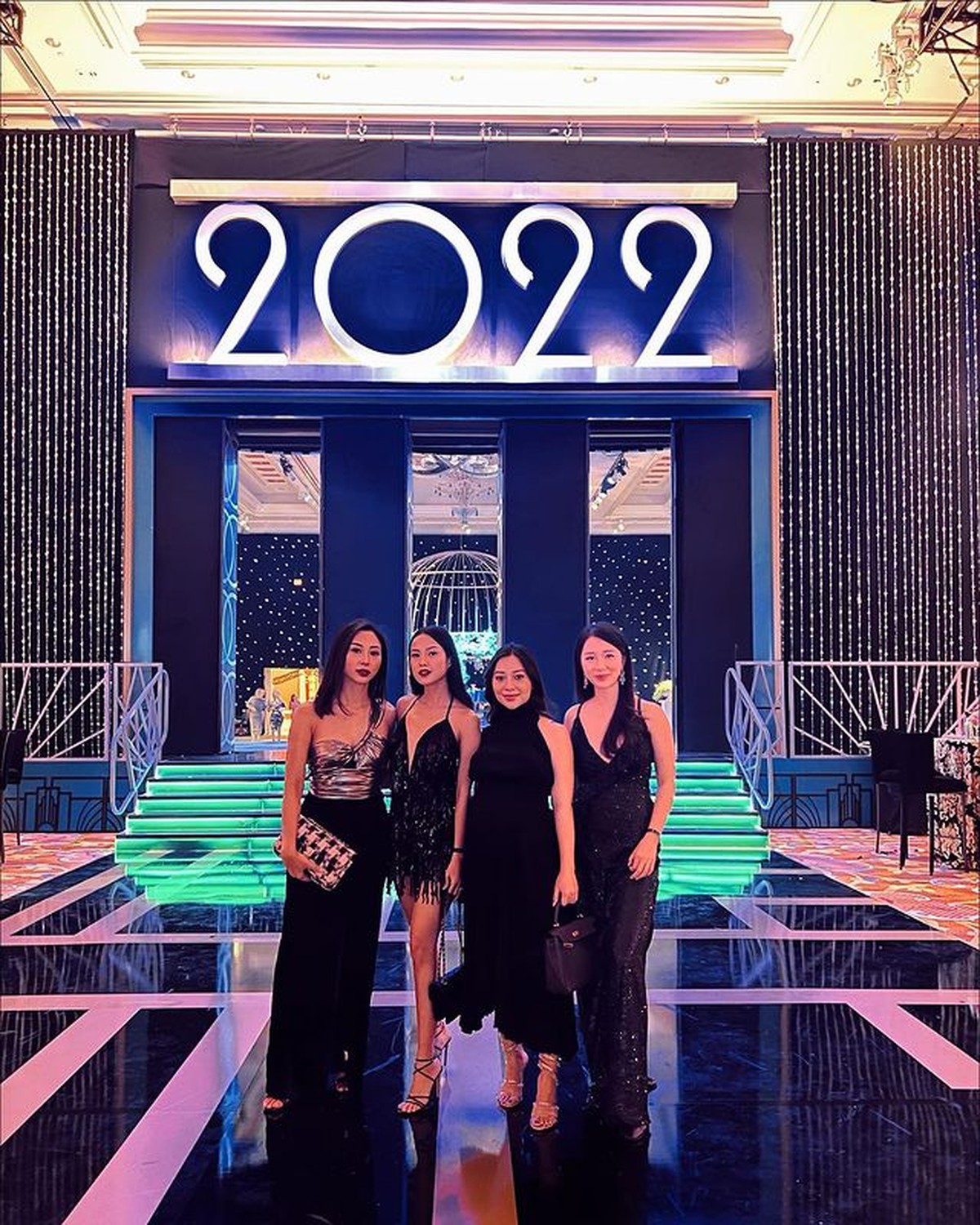 Nikita Willy dan Indra Priawan tengah menikmati babymoon di Amerika&comma; nonton konser Bruno Mars&period; Yuk intip&excl;