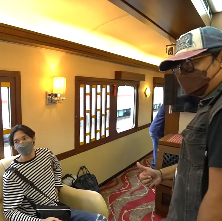 <p>Keluarga Andre Taulany sedang berlibur ke Yogyakarta nih, Bunda. Andre memboyong istri dan anak-anaknya untuk menghabiskan liburan sekolah. (Foto: YouTube: TAULANY TV)</p>