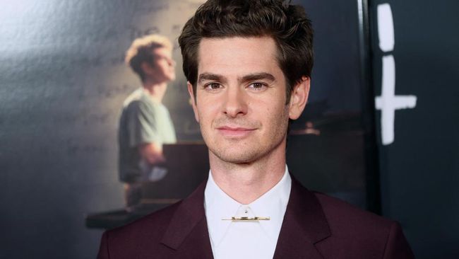 Aktor Andrew Garfield menceritakan pengalamannya bekerja dengan Tobey Maguire dalam Spider-Man: No Way Home.
