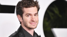 Andrew Garfield Raih Golden Globe Pertama Berkat Tick, Tick... Boom!