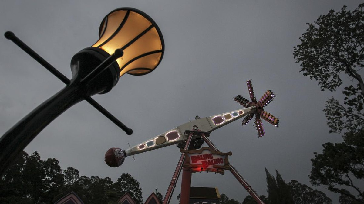 FOTO: Menikmati Dufan Night Di bawah Hujan Rintik