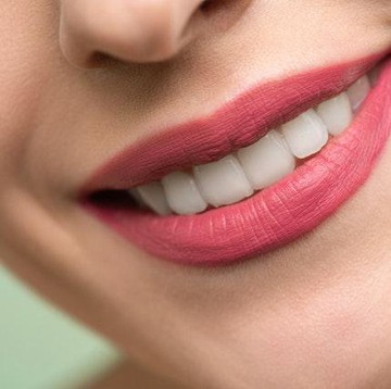 Hentikan Sekarang Juga! Ini 5 Kebiasaan Buruk yang Bikin Gigi Berwarna Kuning