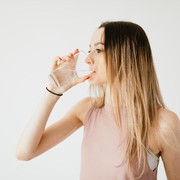5 Efek Samping Terlalu Banyak Minum Air Putih, Ada Bisa Menyebabkan Gangguan Otak!