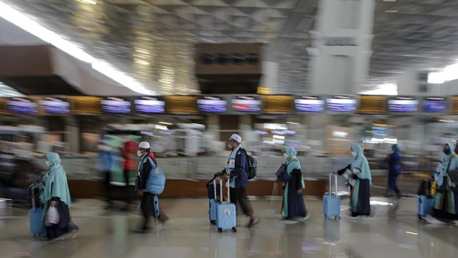 Ratusan Jemaah Umrah Indonesia Terbang ke Saudi Hari Ini