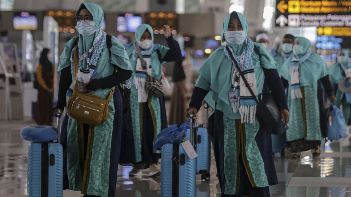 FOTO: 419 Jemaah Berangkat Umrah Perdana di Masa Pandemi