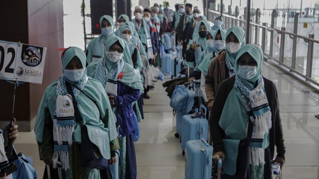 Hasil evaluasi lintas kementerian dan lembaga menetapkan umrah tetap dilanjutkan dengan sistem satu pintu keberangkatan melalui Asrama Haji Pondok Gede Jakarta.