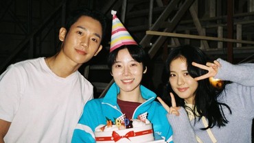 img-title Usai Jisoo BLACKPINK, Jung Hae In Bagikan Momen Bersama Kim Mi Soo