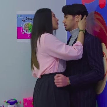 Reza Rahadian Ungkap Rasanya Lakoni Adegan Panas di 'Layangan Putus'