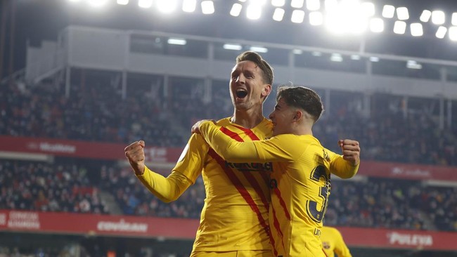 Striker Barcelona, Luuk de Jong menyesali kegagalan Blaugrana memetik poin penuh dalam duel Liga Spanyol lawan Granada.