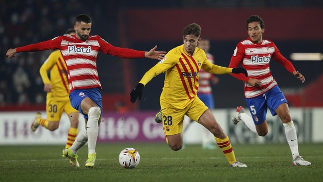 Barcelona harus puas bermain imbang dalam laga Liga Spanyol lawan tuan rumah Granada, Minggu (9/1) dini hari WIB.